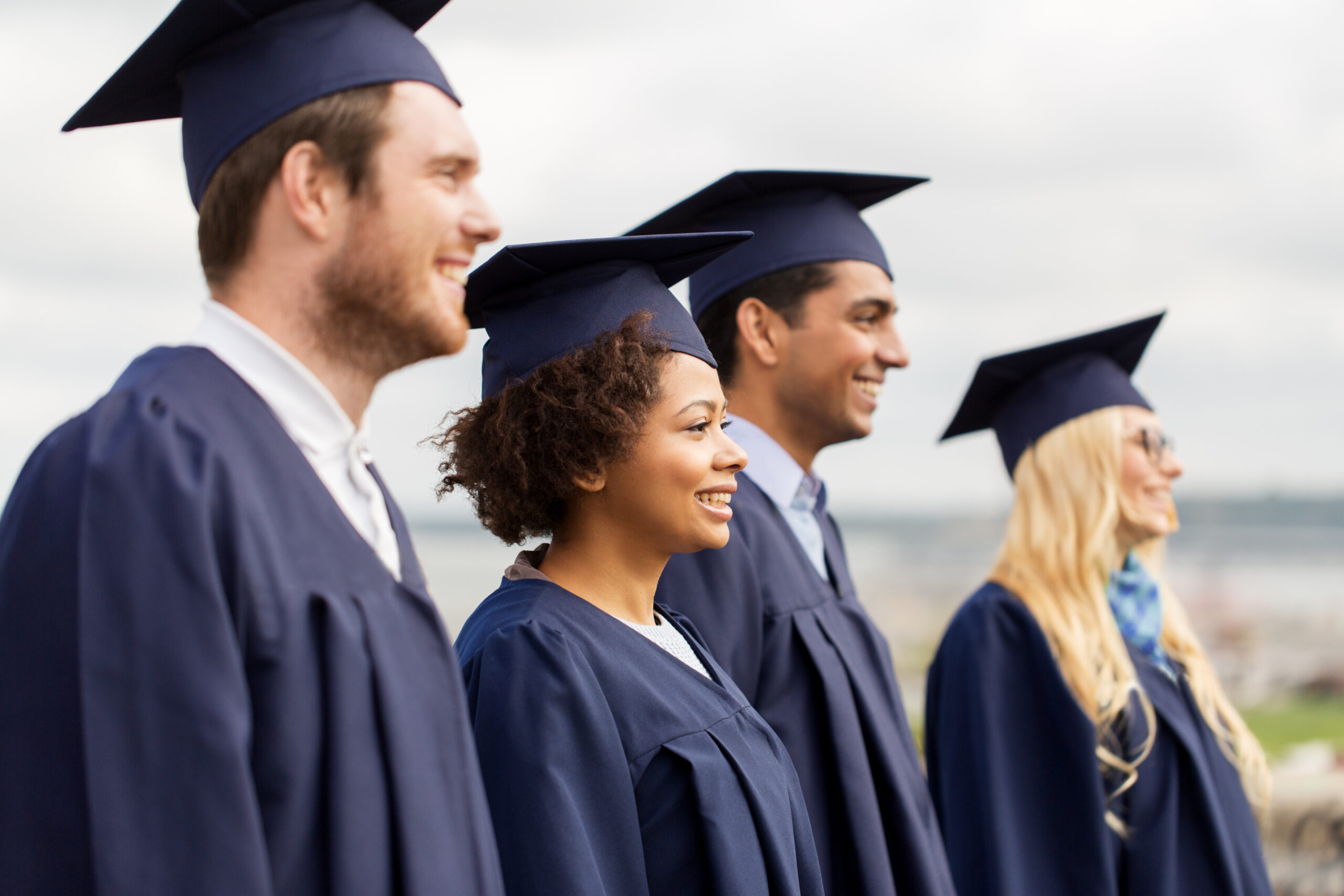 After graduating from the university. Счастливые студенты фото. Men Graduation photos. Graduation men back. Baccalaureate Gown.